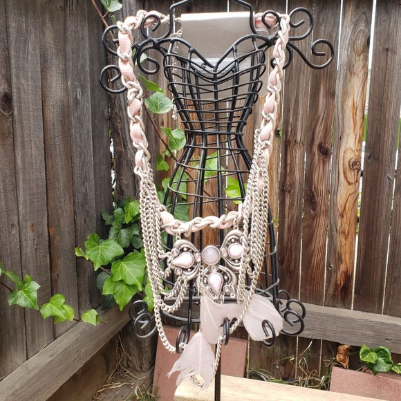 💞HP!💘 Light Pink Rhinestone Statement Necklace - Picture 5 of 9